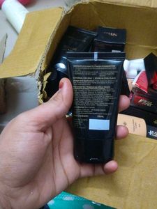 Faces Canada Weightless Matte Foundation