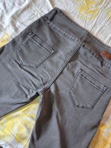 Gray High-Waisted Jeans