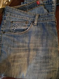 Authentic Levi&#39;s Women&#39;s Jeans - Size 30