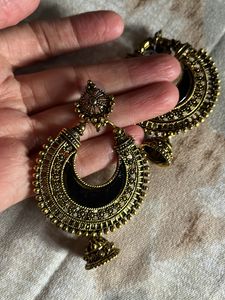 Golden Black Earrings Very Elegant