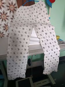 White Leggings Or Pant