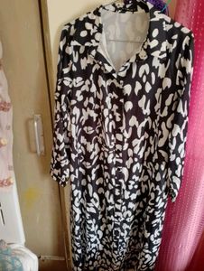 ⬛️black  N White Colour Dress