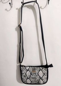 Snakeskin Print Sling / Crossbody Bag ✨New✨