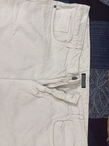 White denim jeans with knee cuts style