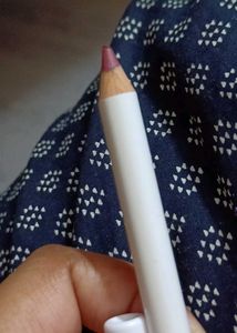MyGlamm LIT Matte Lipliner Pencil