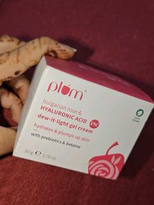 Plum Bulgarian Rose Gel Cream