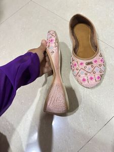 Baby Pink Juttis