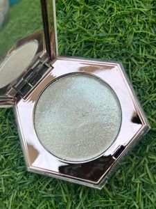 Dupe of Fenty Beauty highlighter