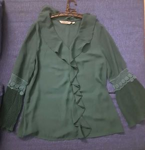 Gipsy Ruffles Top With Lace Sleeves M