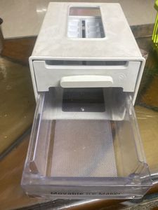 Samsung Movable Ice Maker