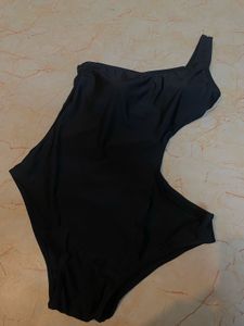 black one shoulder swimwear