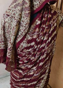 Elegant Maroon &amp; Gold Saree 😍
