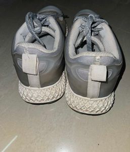 zudio sports shoe
