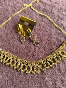 Gold Tone Necklace &amp; Earring Set