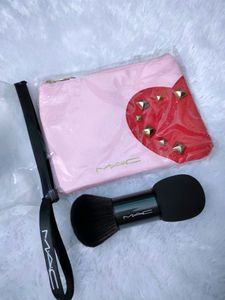 MAC Foundation/Powder Brush And Pouch