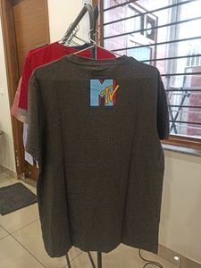 H&amp;M Round Neck Tshirt 👕