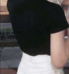 Savana Crop Graphic Print Black Tee