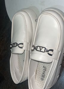 Buy This White Shoe Get Top Free
