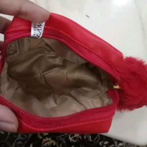 Pom pomm pouch