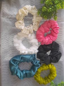 🥳Set Of 6 Hair Scrunchies🥳at 115