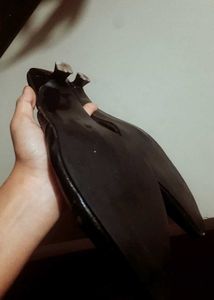 pointed black heel women