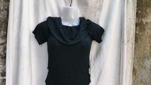 192610. Black Ruffled Top