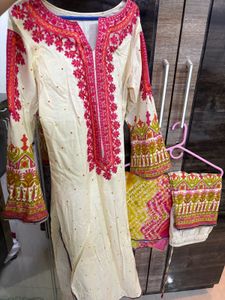 Elegant Pakistani Suit