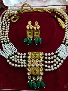 Elegant Kundan Jewelry Set