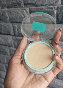 Lamel 405 Sand Beige  Compact Powder