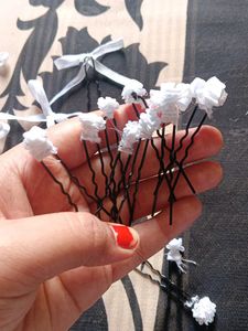 black bobby pin