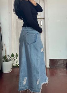 DISTRESSED DENIM SKIRT