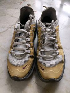 Nike Air Max Axis Shoes