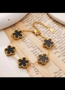 Clover Charm Bracelet ( Black)