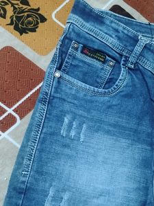 like new only one time use branded item with fitti
