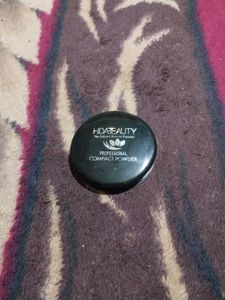 Huda Beauty Compact Powder
