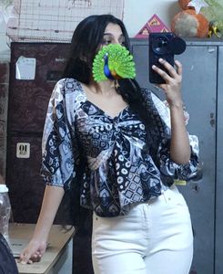 Women Motif Printed Sweetheart Neck Top
