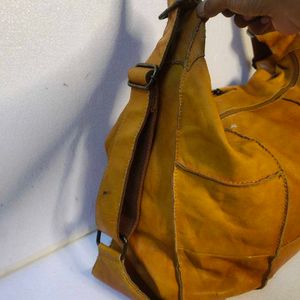 Harpa Shoulder Bag