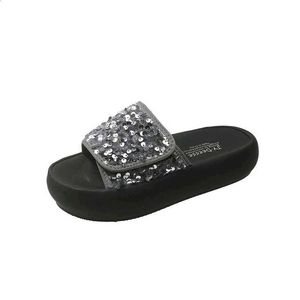 Women high quality Stylish flipflops &amp; slippers