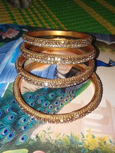 Sparkling Gold Bangle Set Of 4