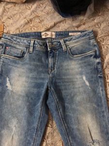 Levi  Ripped Y2k Denim Jeans With Tag
