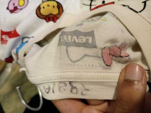 Hello Kitty Levi&#39;s Tee