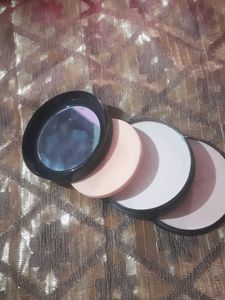 Huda Beauty Matte Compact Powder