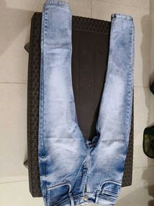 light blue pant