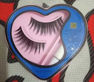 Bonjour False Eyelashes with Glue - Heart Case
