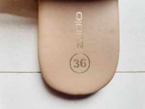 Zudio Flats