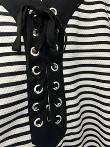 Nuon Black And White Top With Criss Cross Patter