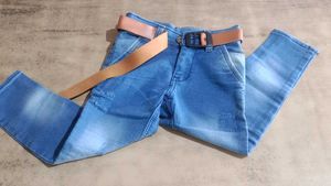 Blue Jeans with Belt - Size 24