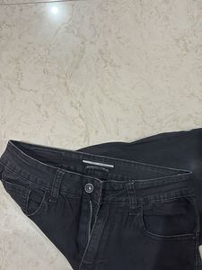 DEAL JEANS Black Frayed Hem Jean