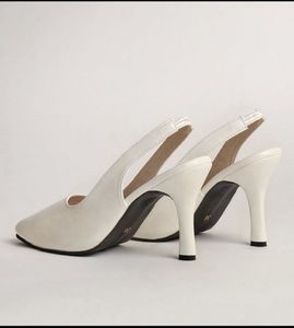 Charming White Slingback Heels❤️