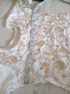Embroidered Kurta With Shawl